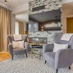 Villa Aquaterra With Hot Pool -