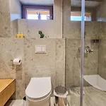 Villa Aquaterra With Hot Pool -