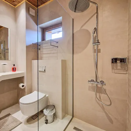 Aquaterra With Hot Pool -