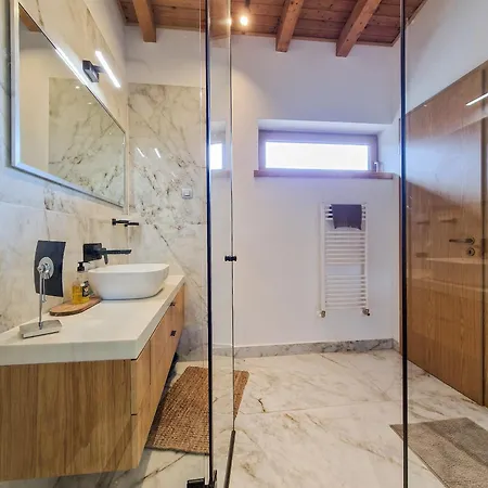 Aquaterra With Hot Pool -