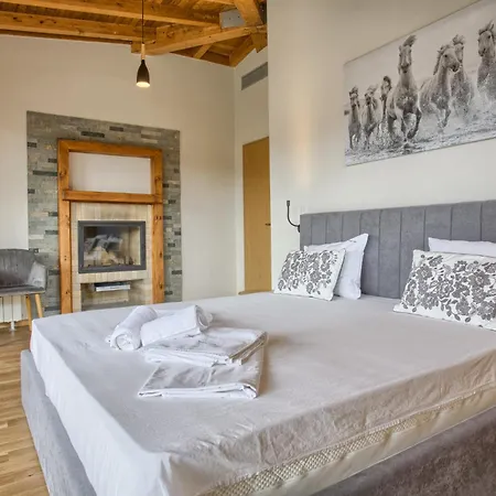 Aquaterra With Hot Pool - *