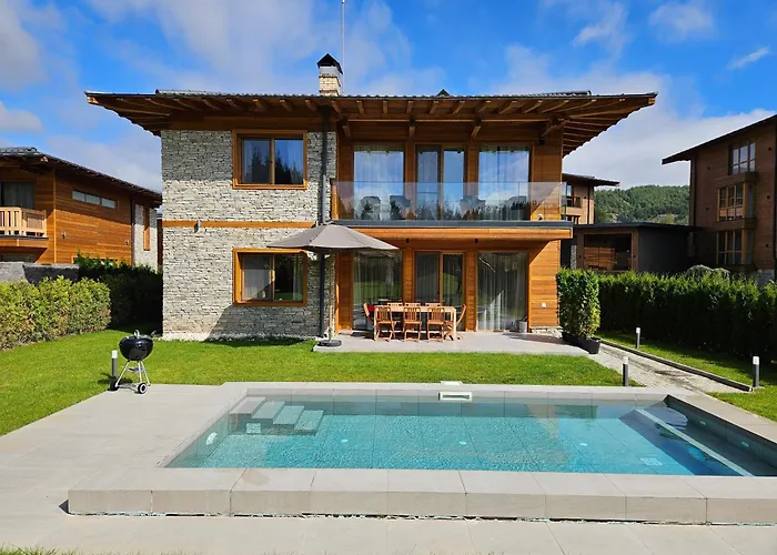 Aquaterra With Hot Pool - וילה בניה