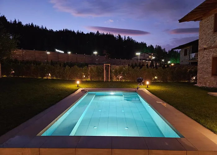 Aquaterra With Hot Pool - וילה בניה