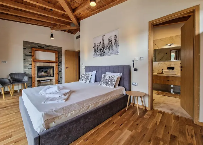 Aquaterra With Hot Pool - *