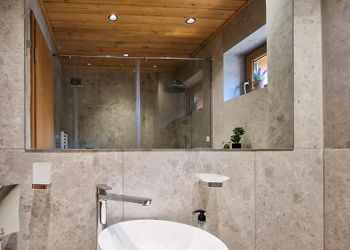 Aquaterra With Hot Pool - * בניה