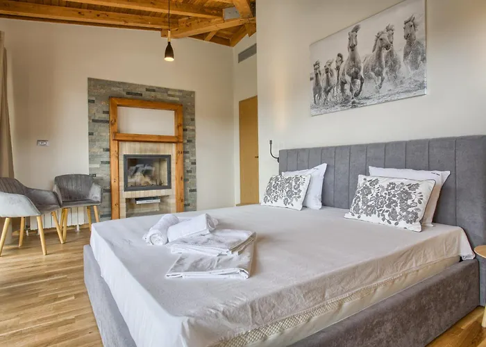 Aquaterra With Hot Pool - *