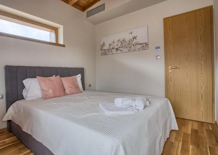 Aquaterra With Hot Pool - *